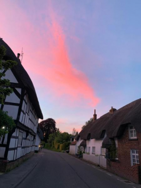 Applecott - 2 bedroom Thatched cottage close to Stonehenge